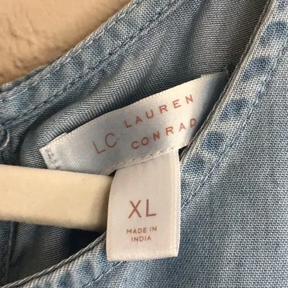 LAUREN CONRAD XL / LIGHT BLUE REALLY SOFT DENIM LIKE FABRIC. OFF SHOULDER - Picture 3 of 3